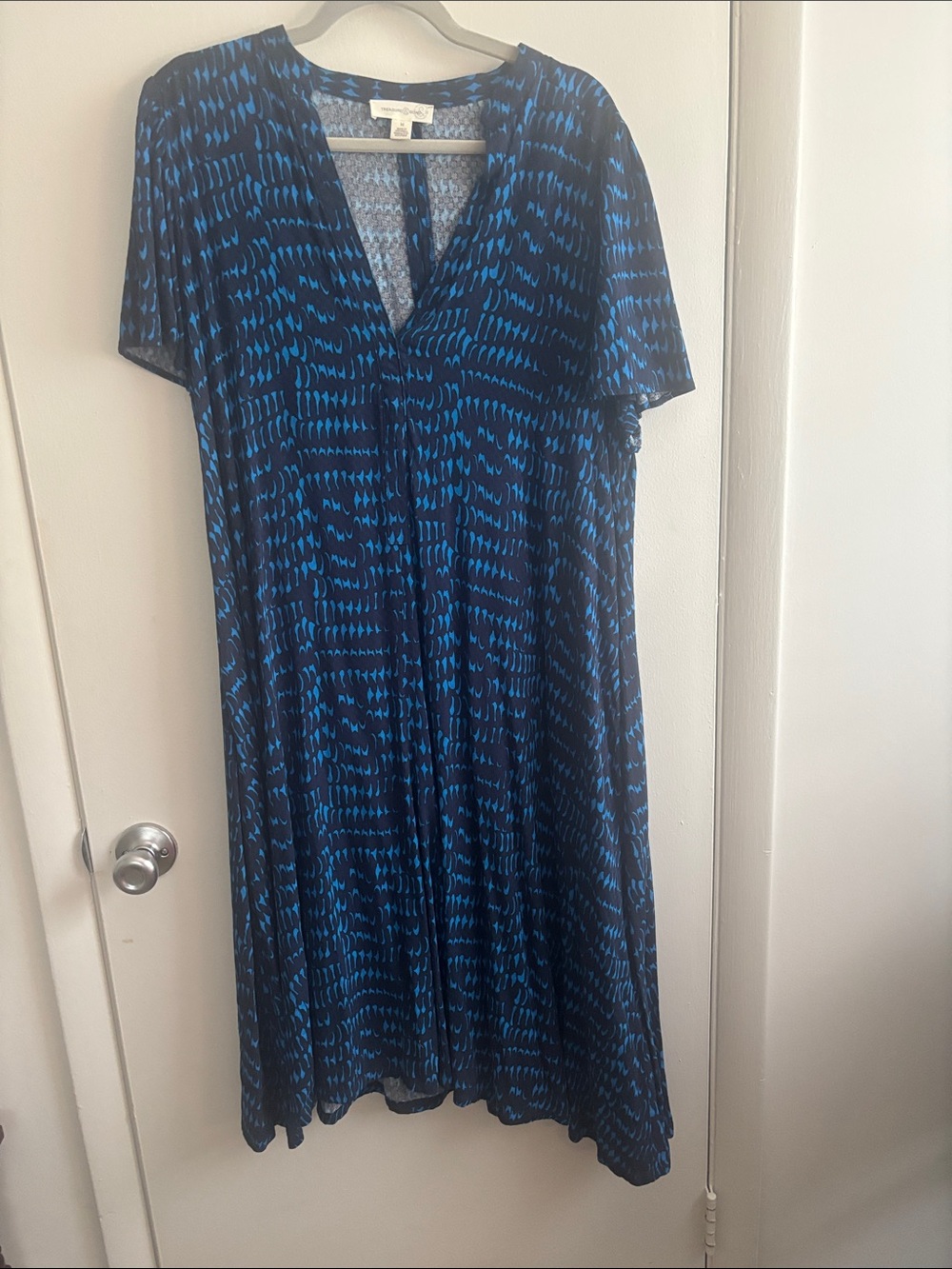 Treasure & Bond Black and Blue V-Neck Midi Dress